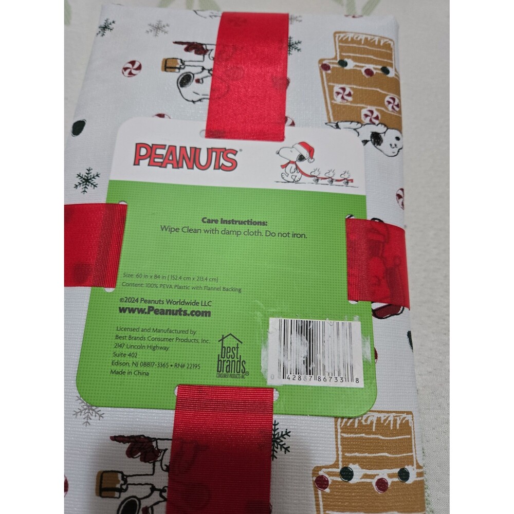 PEANUTS Snoopy Gingerbread House Flannel-Backed PEVA Tablecloth 60" x 84" - Picture 3 of 4